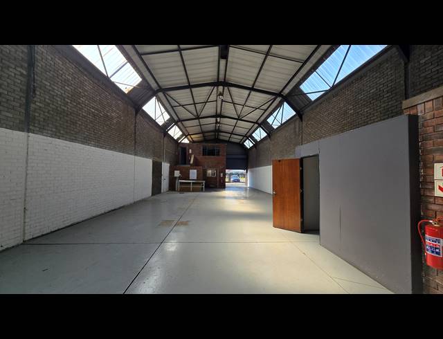 275M² WAREHOUSE TO LET IN SPARTAN